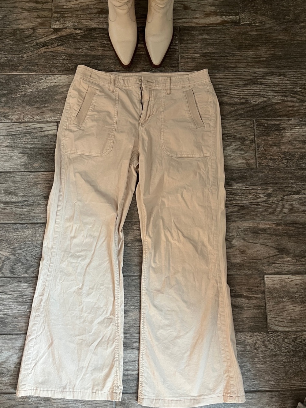 American Eagle Outfitters Cream/Tan Wide-Leg Jeans